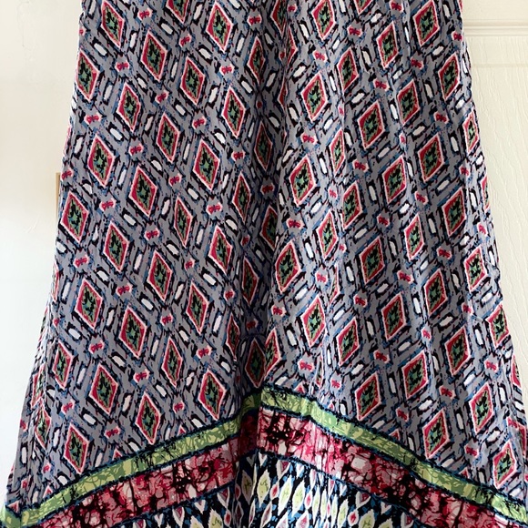 Geometric Patterned Blouse - Picture 2 of 5